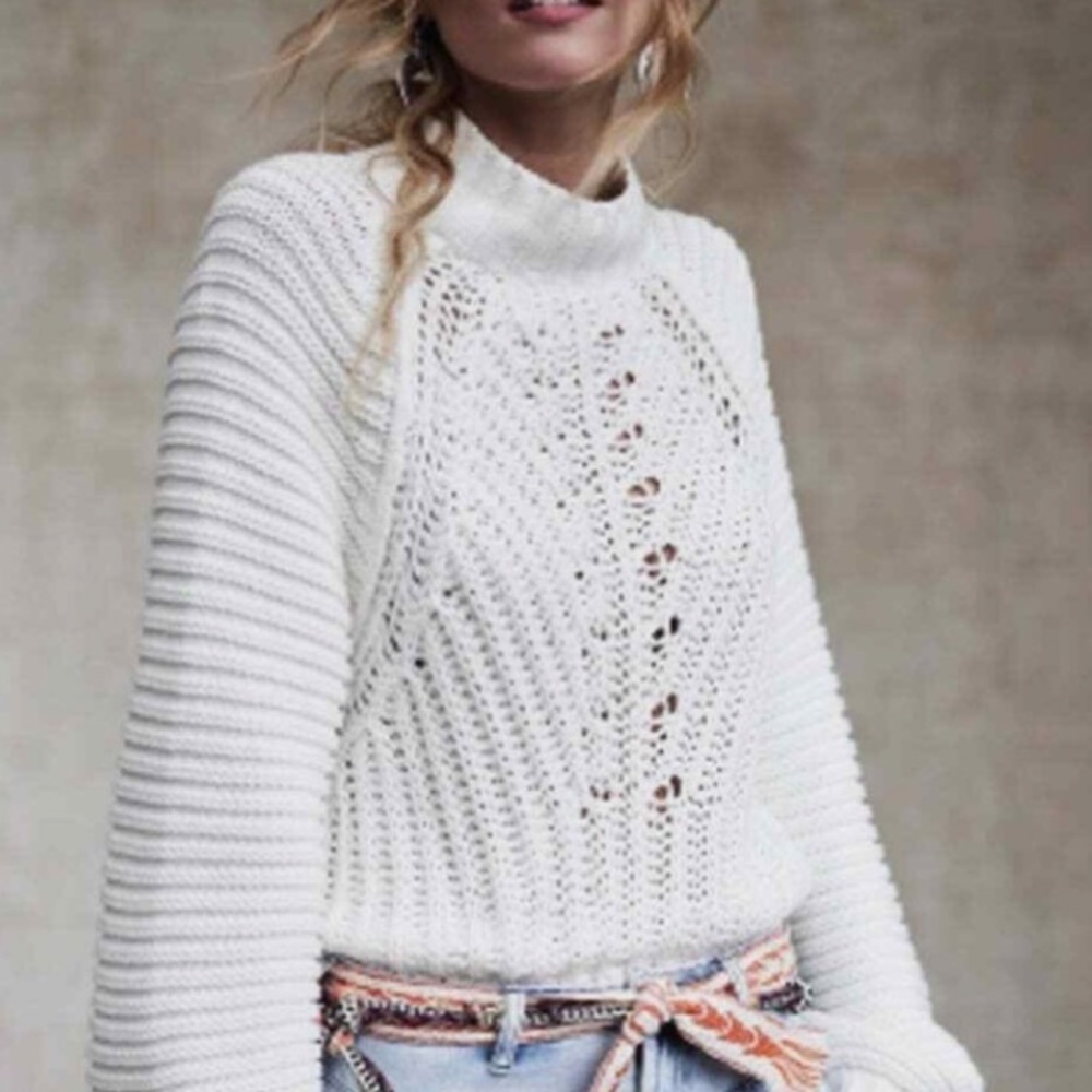 LIKE NEW! Free People Cable Knit Sweetheart Sweater Size Small - White